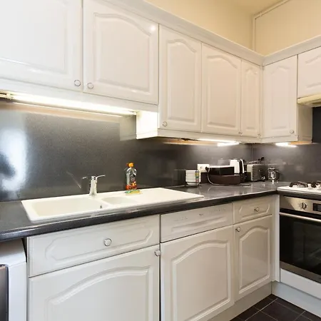 Violet, Bord De Apartmán Cannes