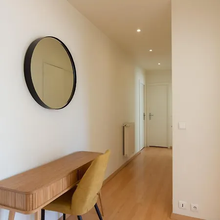 Violet, Bord De Appartement *