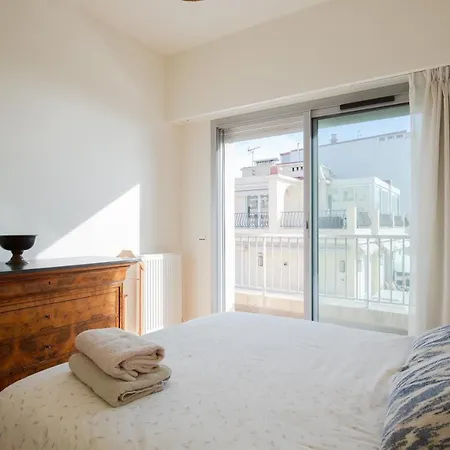 Apartment Violet, Bord De