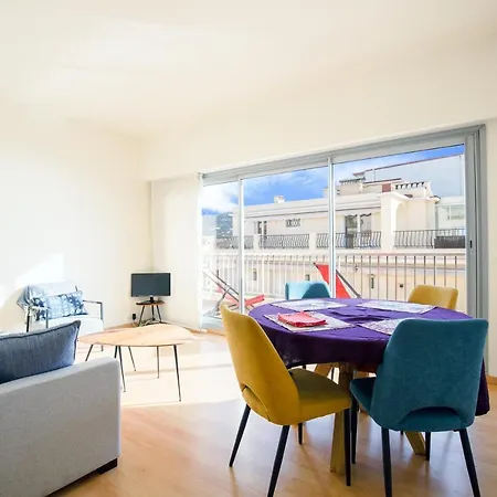 Apartment Violet, Bord De