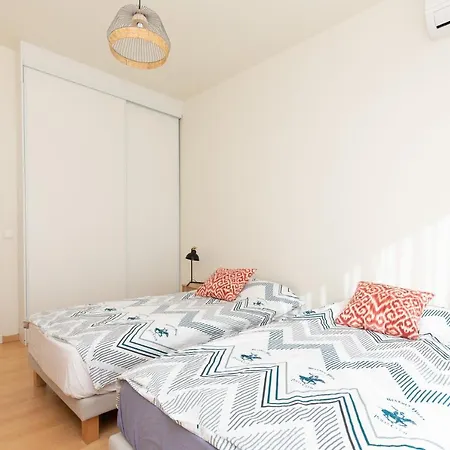 Apartment Violet, Bord De *
