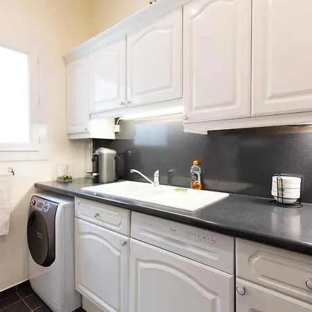 Apartment Violet, Bord De *